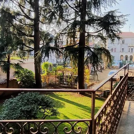 Hub 21052 Milan,lakes,mxp,a8,train Station * Busto Arsizio
